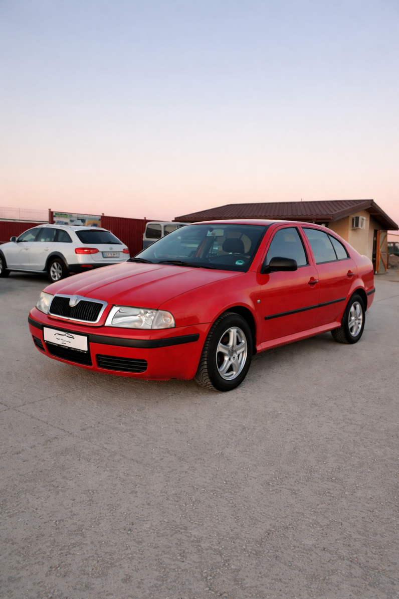 
								Skoda Octavia 2010 1.6 full									