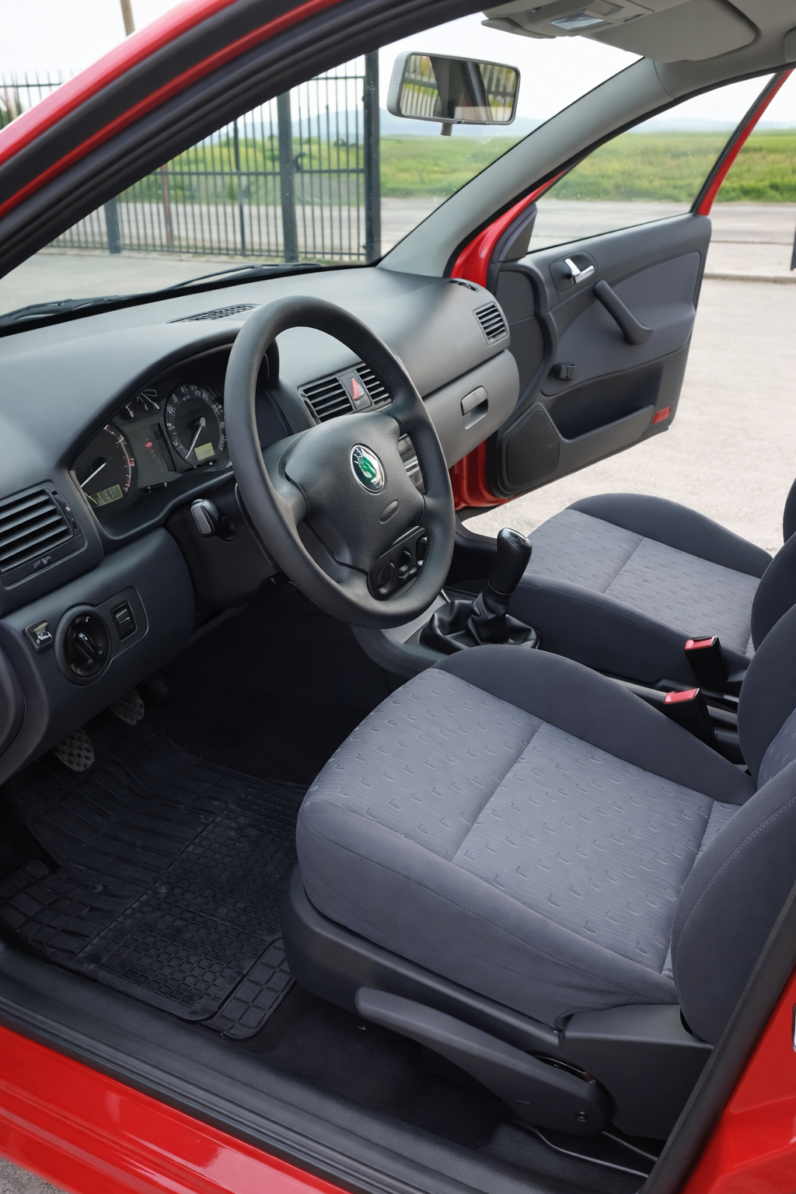 
								Skoda Octavia 2010 1.6 full									