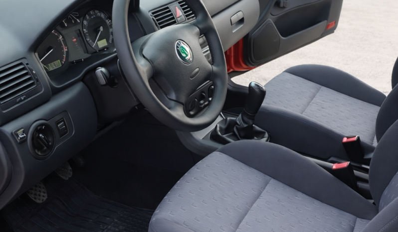 
								Skoda Octavia 2010 1.6 full									